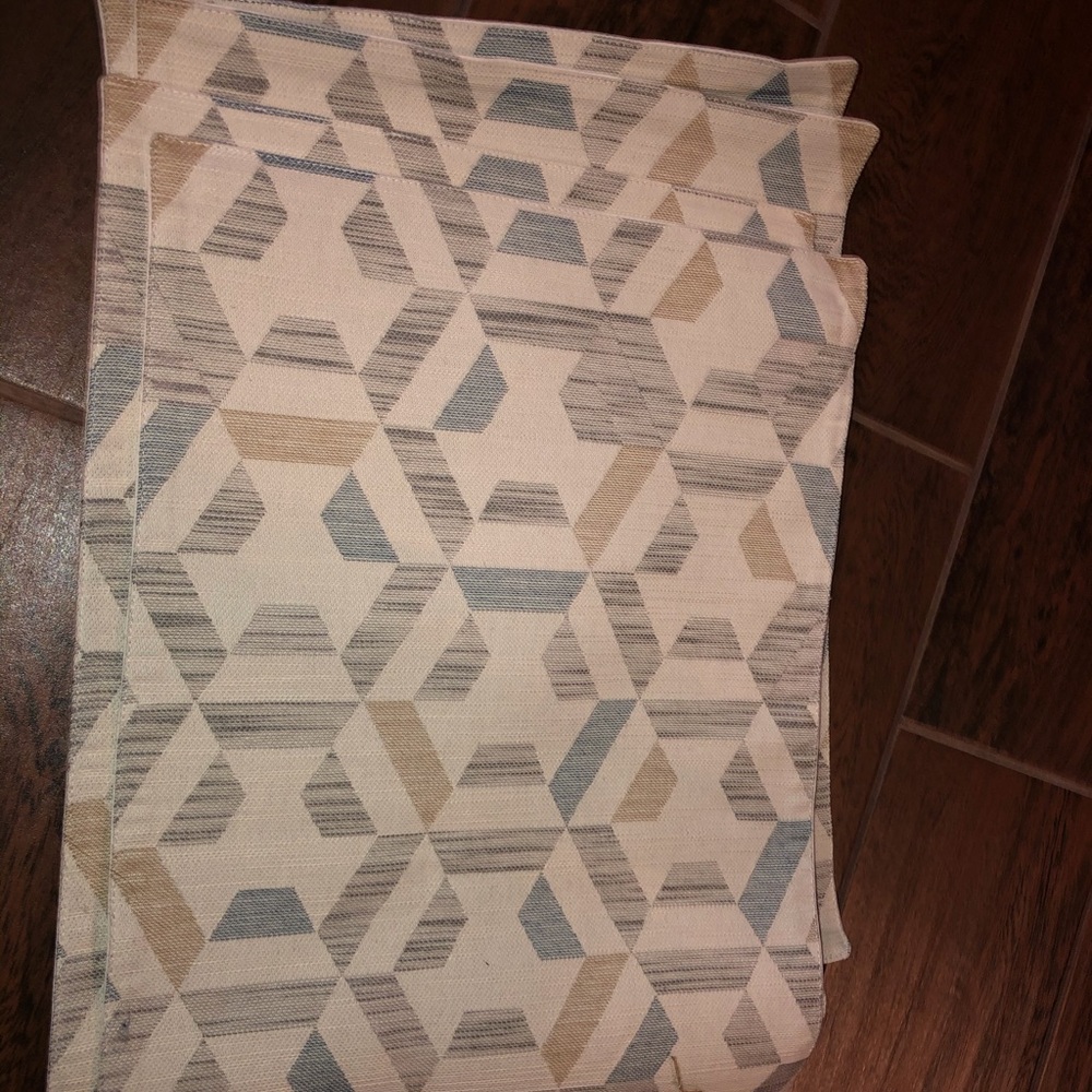 SCOTT LIVING cream geo placemat set NWT